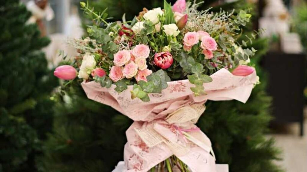 Cách phối hoa sinh nhật với hoa hồng hướng dương và tulip