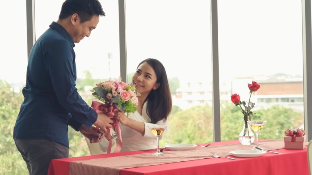 Gợi ý hoa tặng người yêu khi mới yêu sinh nhật kỷ niệm xin lỗi và cầu hôn