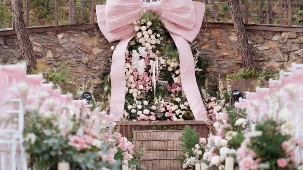 Hoa cưới phong cách romantic với hồng pastel và cẩm tú cầu