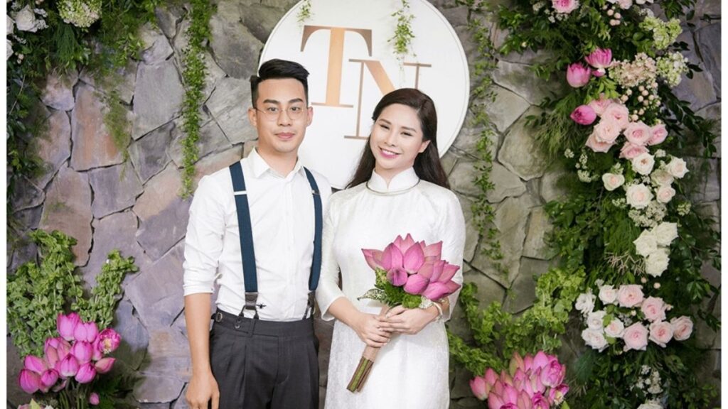 Hoa sen cưới trong lễ gia tiên và đám cưới truyền thống Việt Nam