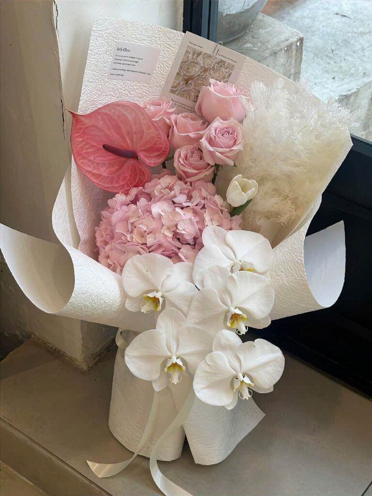 Mẫu hoa mẫu đơn và hoa lan hồ điệp tặng sinh nhật cho nữ